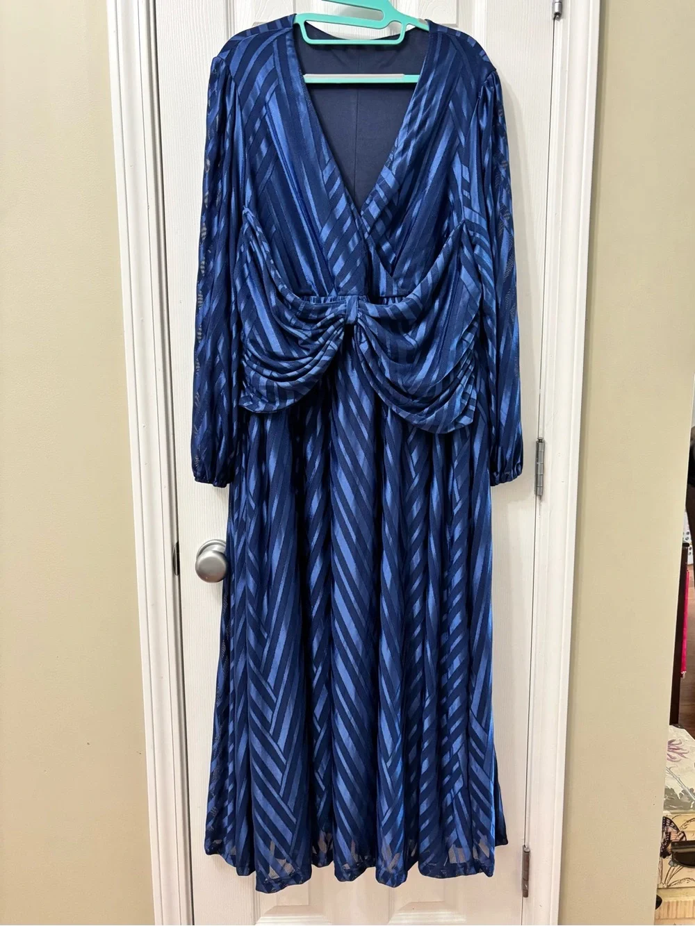 NEW Plus Size Women’s 5X Navy Blue V-Neck Long Sleeve Jacquard Mesh Midi Dress - Picture 2 of 7